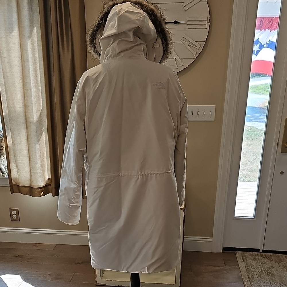 The North Face Women's Arctic Parka with Faux Fur Hood; NWT; Size XXL - Picture 4 of 11
